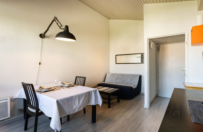 Appartement plein de charme avec beau potentiel — photo 4