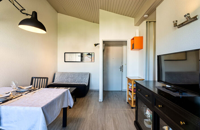 Appartement plein de charme avec beau potentiel — photo 5