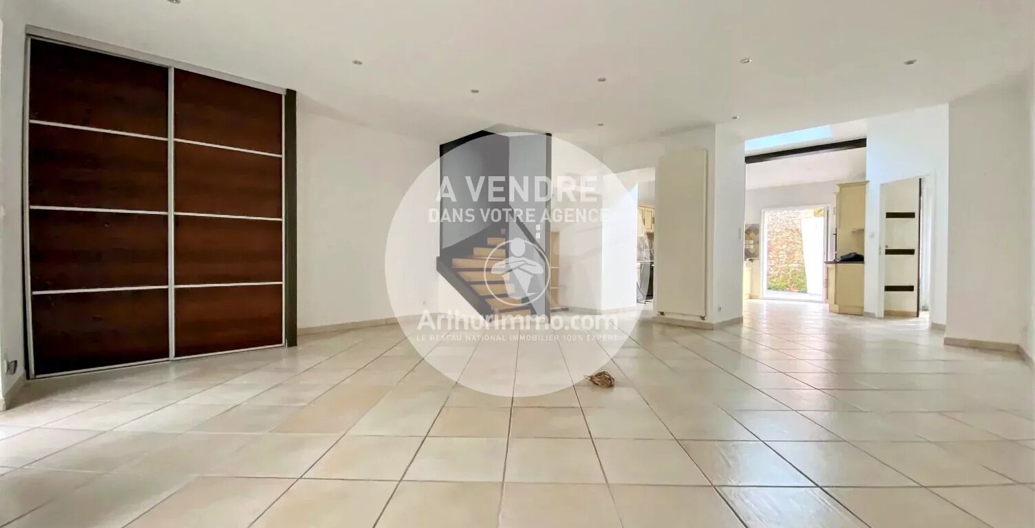 Maison de bourg rénovée avec jardin, garage et 4 chambres — photo 1