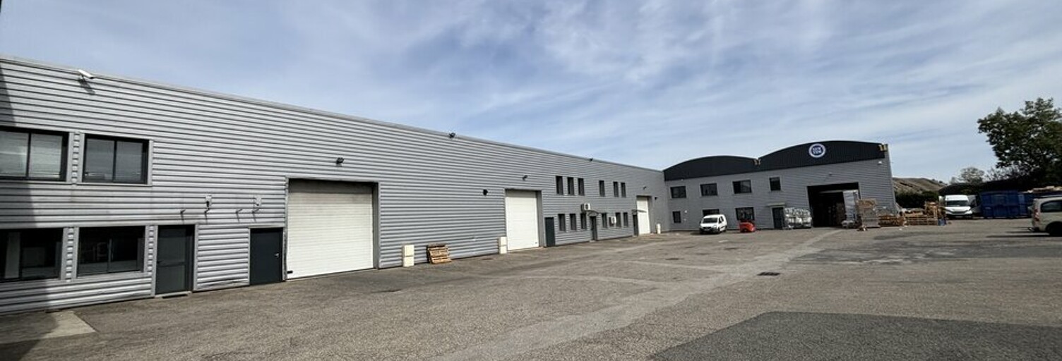 Commerce  790 m² à louer à Chassieu (69680)