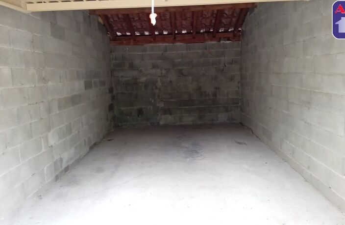 GARAGE  — photo 2