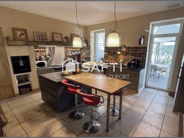 Demeure de caractère de 310m2 avec jardin, piscine, garage et gite — photo du bien