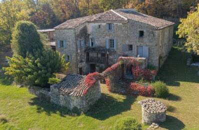 Domaine   Ancienne ferme en pierre rénovée avec soin et pensé pour le confort du quotidien. L'installation moderne est assuré par la pompe à chaleur avec régulation digitale et réseau supplémentaire par chaudière centrale au fuel. — photo du bien