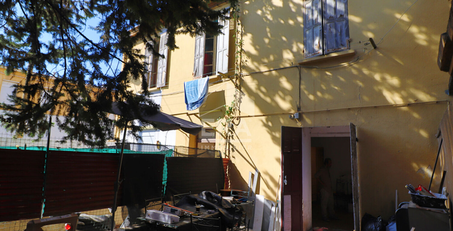 MARSEILLE 10e - ENSEMBLE IMMOBILIER DE RAPPORT - 2 IMMEUBLES ? APPARTEMENTS, COMMERCES & GARAGE — photo 1