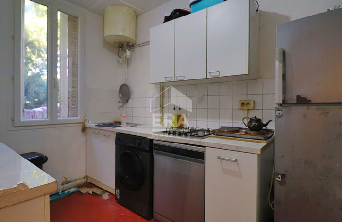 MARSEILLE 10e - ENSEMBLE IMMOBILIER DE RAPPORT - 2 IMMEUBLES ? APPARTEMENTS, COMMERCES & GARAGE — photo 3
