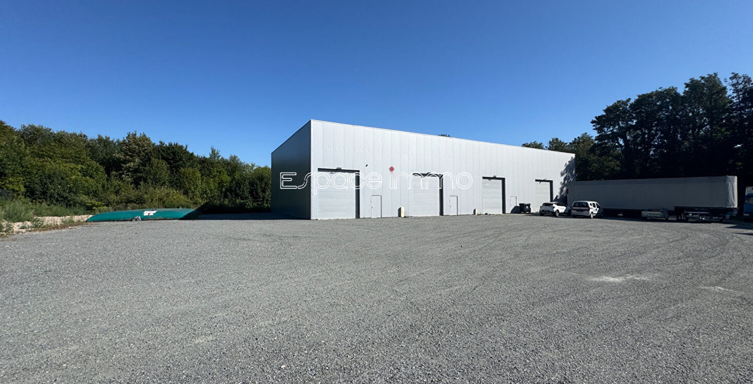LOCAL COMMERCIAL / PROFESSIONNEL / PARKING - NOTRE-DAME-DE-BONDEVILLE - 200 m² — photo 1