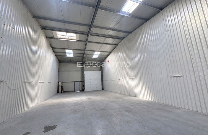 LOCAL COMMERCIAL / PROFESSIONNEL / PARKING - NOTRE-DAME-DE-BONDEVILLE - 200 m² — photo 2