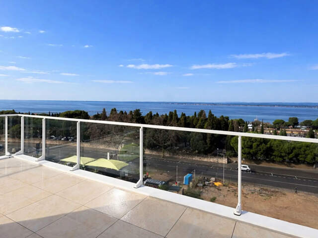 SÈTE / MONT SAINT-CLAIR / APPARTEMENT D'EXCEPTION AVEC VUE ÉTANG ET TERRASSE DE 62 M² — photo du bien