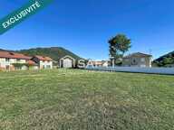 Terrain constructible 700 m², plat, emplacement privilégié au calme. — photo 3