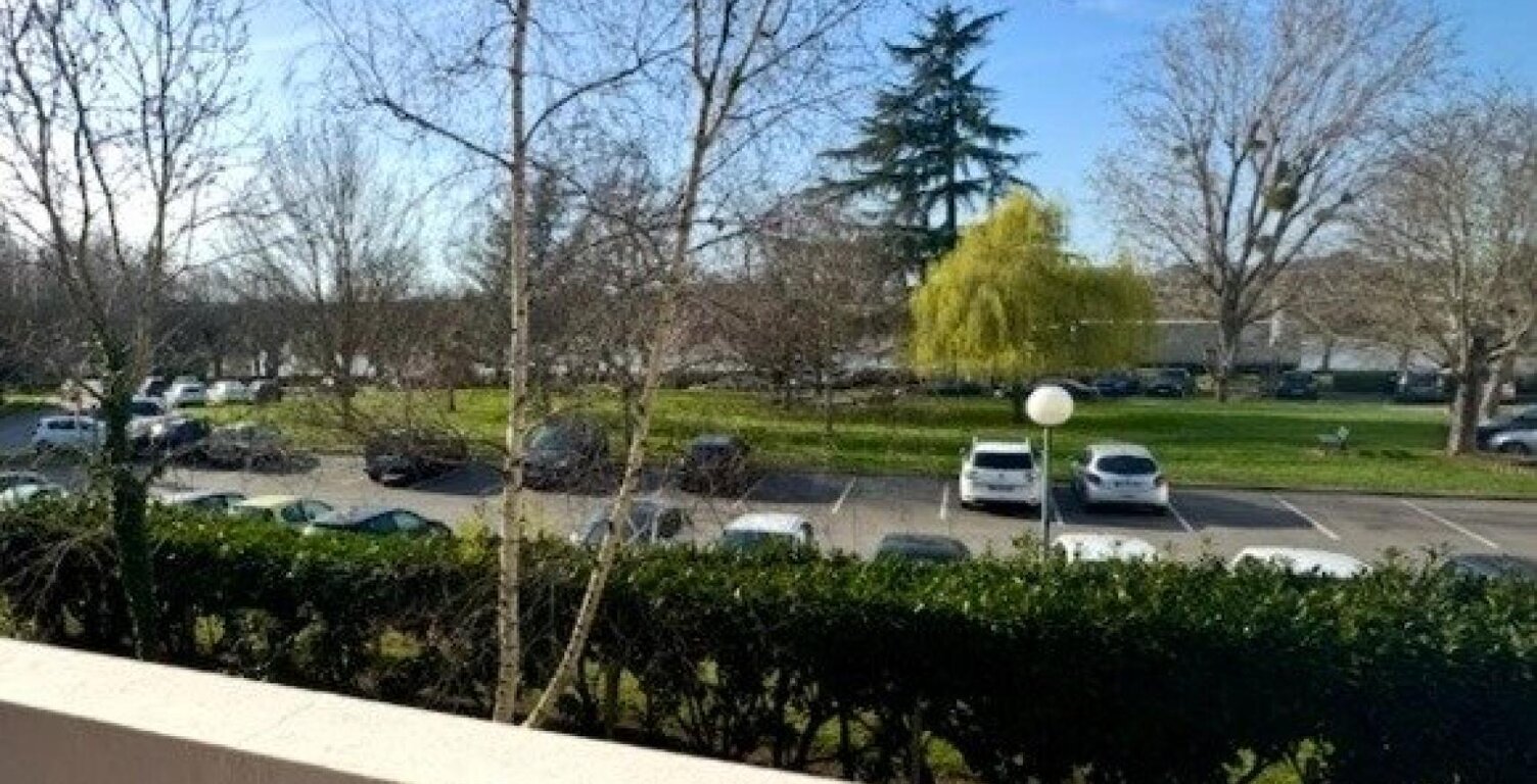 POISSY-Bord de Seine : F4 avec balcons, caves et parking — photo 1