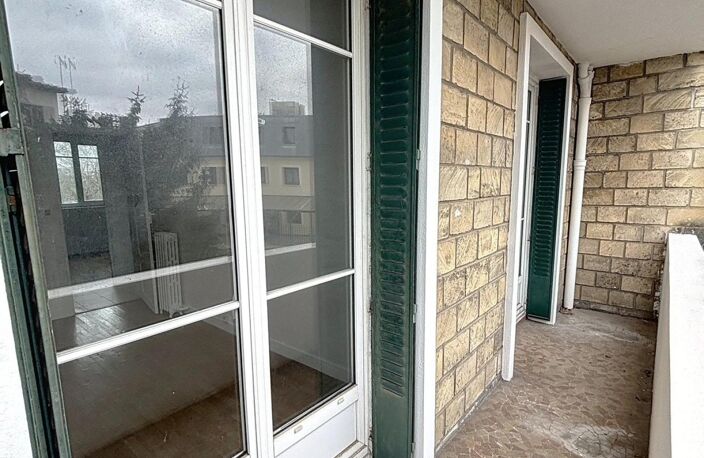 POISSY-Bord de Seine : F4 avec balcons, caves et parking — photo 2