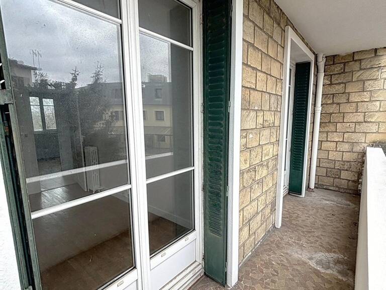 POISSY-Bord de Seine : F4 avec balcons, caves et parking — photo 1