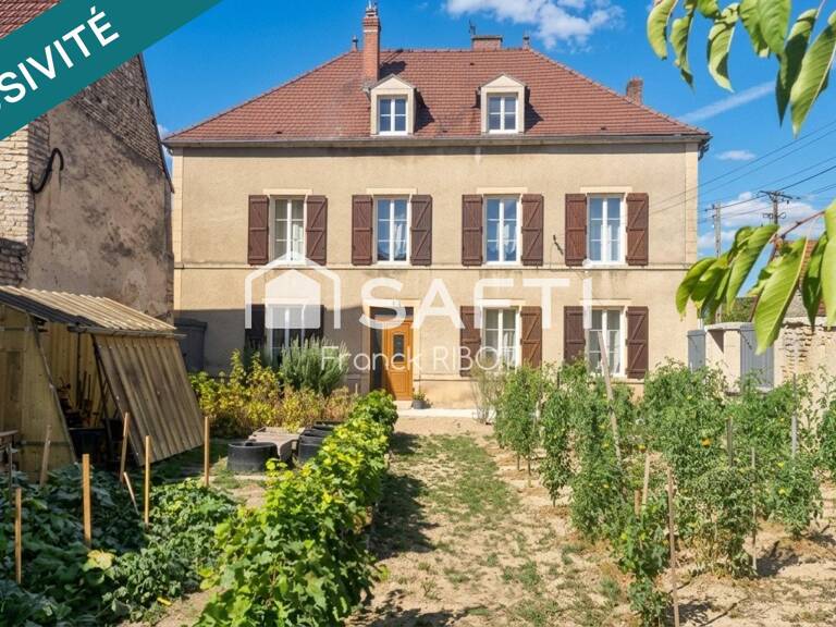 Maison type de maître avec jardin et dépendances — photo 1