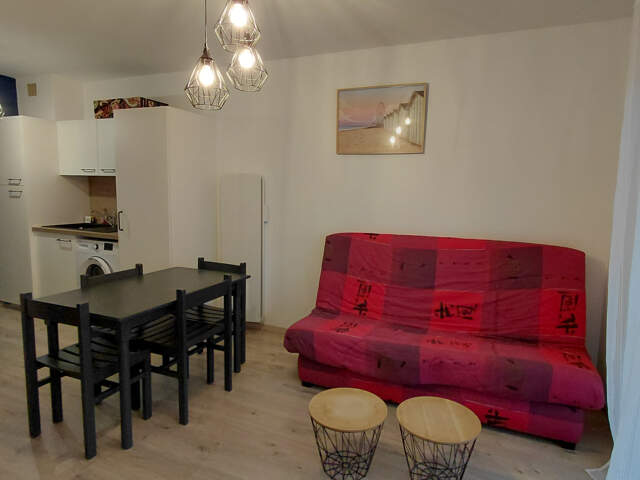 Appartement meublé T2 à louer de 35 m2   Proche Mer   Avec Parking et Cave — photo du bien