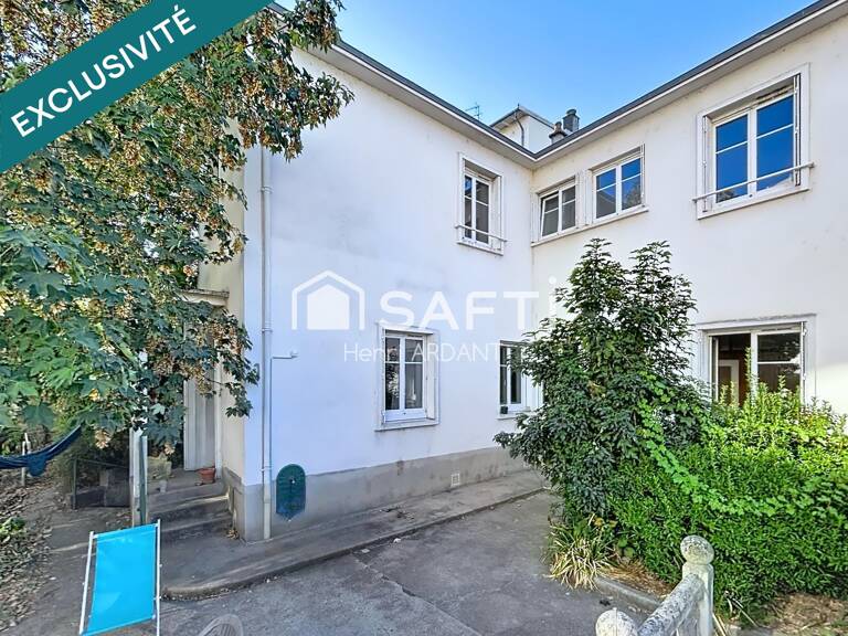 Rare ! Maison de ville avec garage, jardinet et terrasse ! — photo 1