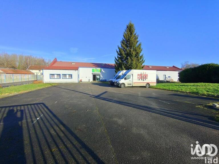 Location Local d'activités 925 m&sup2; — photo 1