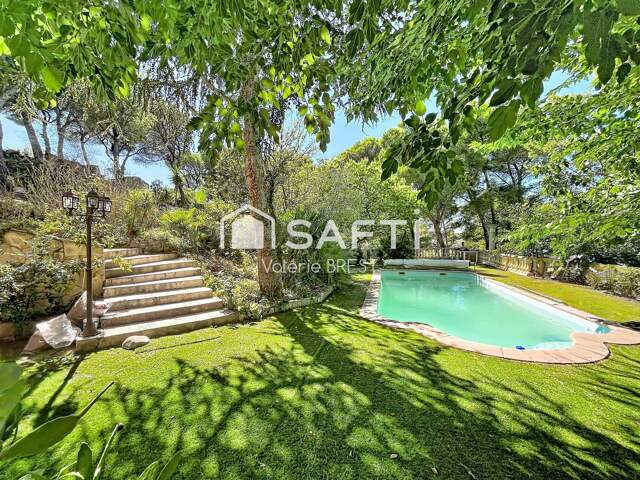 Côte Bleue -13820-Maison type 7 de 200m2 ; 2600m2 de terrain. — photo du bien