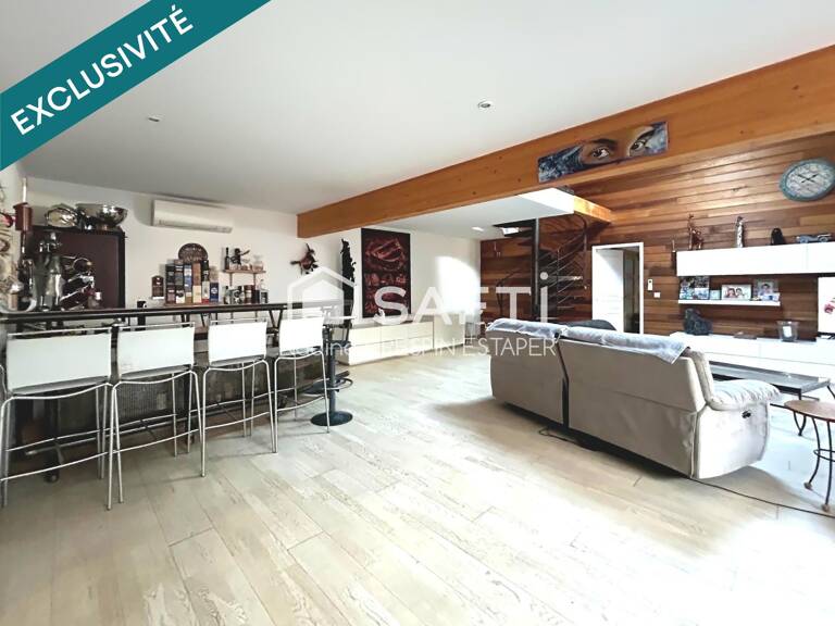 Bâtiment industriel aménagé en partie en loft  165 m² — photo 1