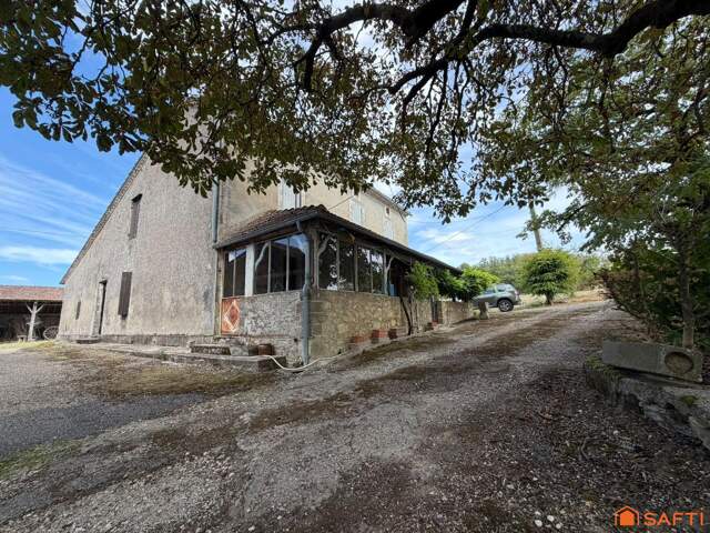 Corps de ferme en pierre à rénover 85 m²et terrain — photo du bien