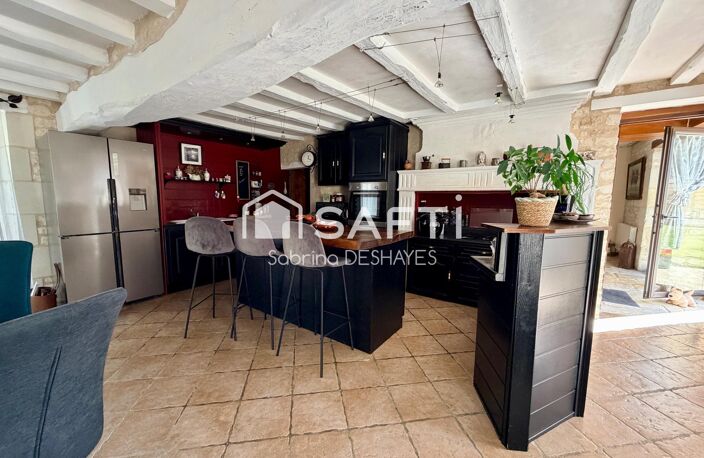 CACHET EXCEPTIONNEL -  maison avec dépendances et jardin arboré — photo 4