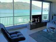 Ce bien bénéficie d'une vue magnifique sur le lac du Bourget et la dent du chat. Entièrement rénové avec des matériaux de qualité, son emplacement permet à ses occupants de disposer d'un accès immédiat au lac. — photo 2