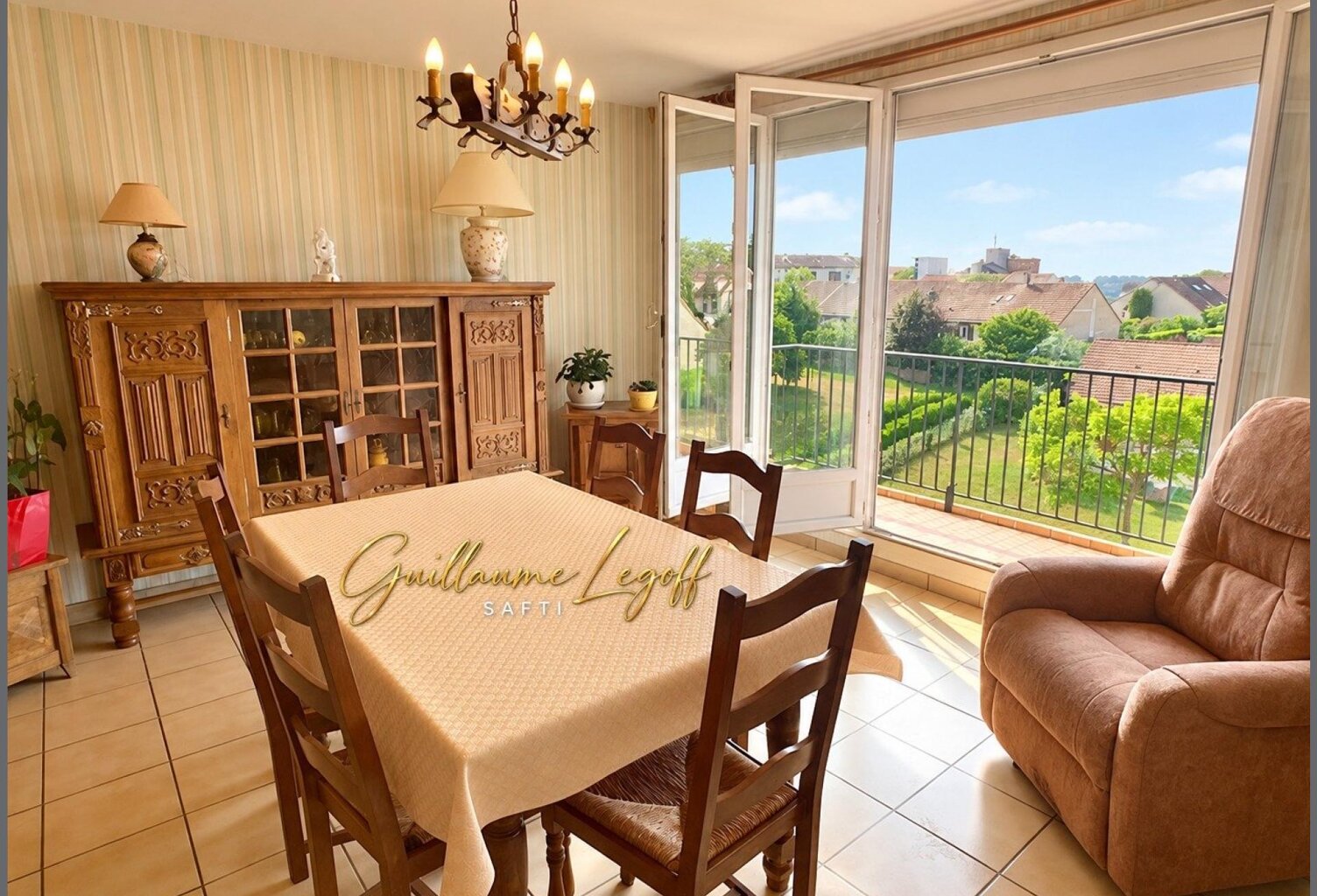 **T3/T4 lumineux avec balcon et vue dégagée** — photo 1