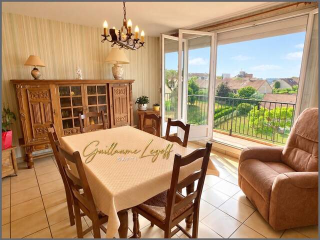 **T3/T4 lumineux avec balcon et vue dégagée** — photo du bien