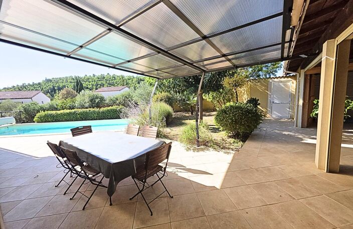 Villa plain pied de 141m² sur terrain arboré de 2411m² avec grand garage et piscine 10x4 — photo 2