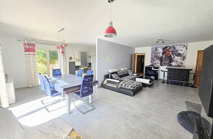 Villa plain pied de 141m² sur terrain arboré de 2411m² avec grand garage et piscine 10x4 — photo 5