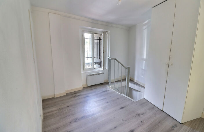 petit duplex + rue chauvelot — photo 3