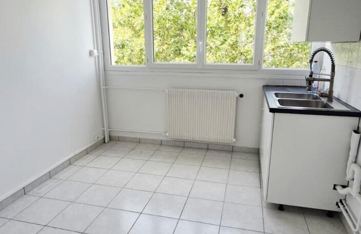 T3 entièrement rénové  55,55 m²  2 balcons  Ascenseur  Cave — photo 3