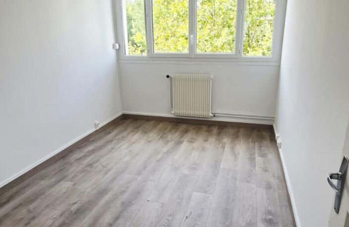 T3 entièrement rénové  55,55 m²  2 balcons  Ascenseur  Cave — photo 4