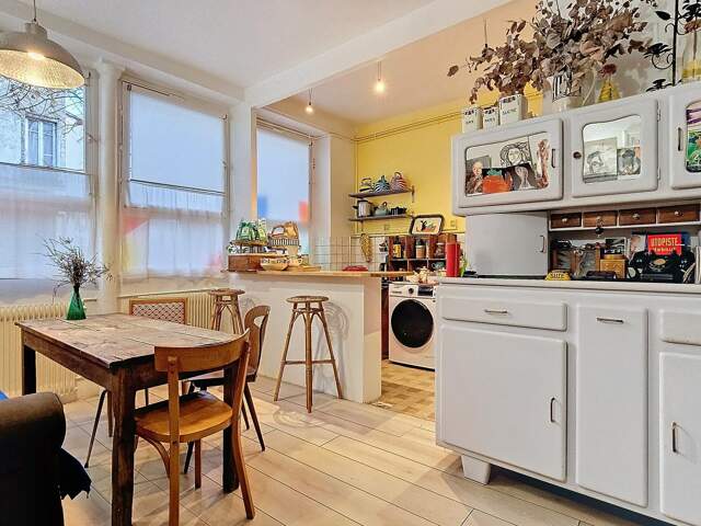 APPARTEMENT ATYPIQUE AVEC COURETTE PRIVATIVE — photo du bien