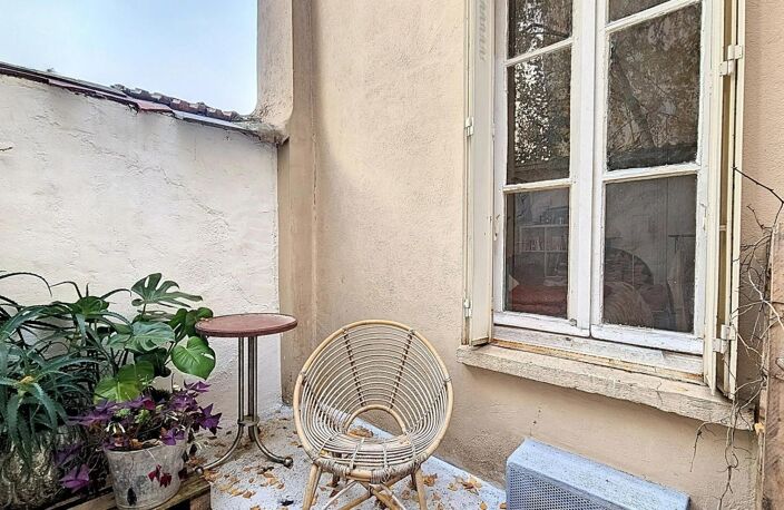 APPARTEMENT ATYPIQUE AVEC COURETTE PRIVATIVE — photo 4