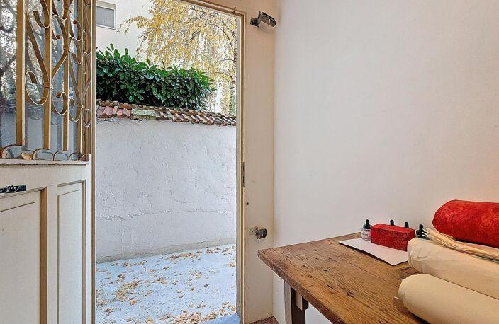 APPARTEMENT ATYPIQUE AVEC COURETTE PRIVATIVE — photo 5