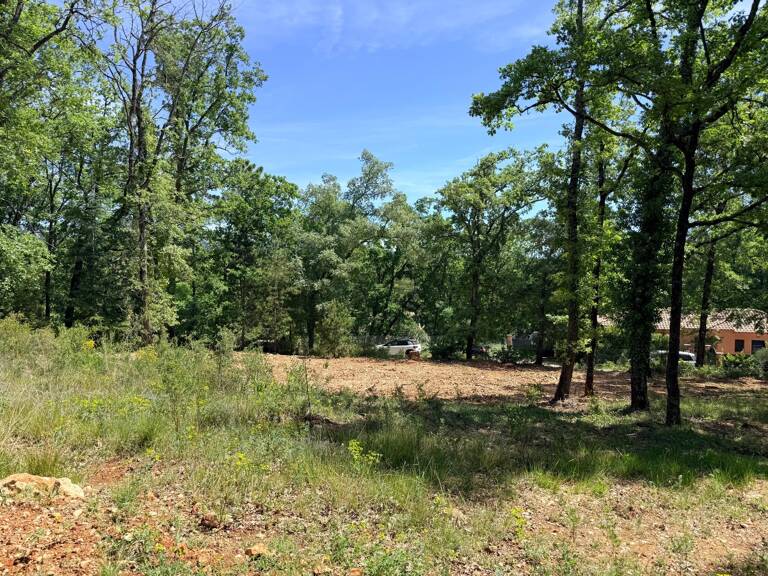 Terrain constructible avec permis à CALLIAN (83) — photo 1