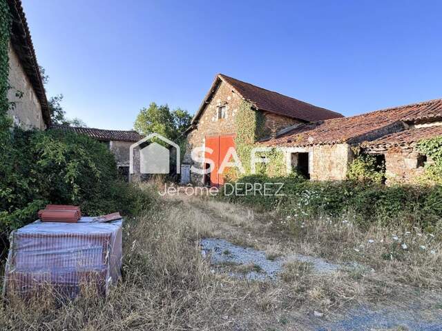Ensemble immobilier en pierre à rénover — photo du bien