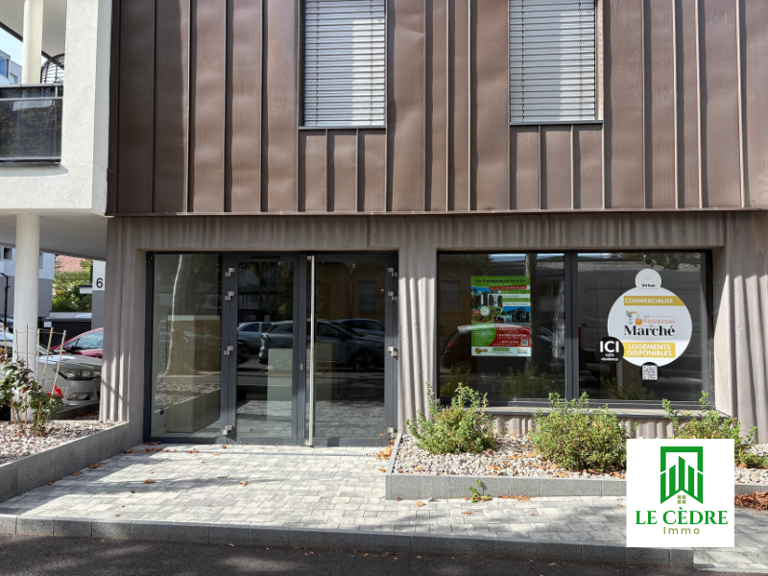 Local commercial 100 m2 avec vitrines — photo 1