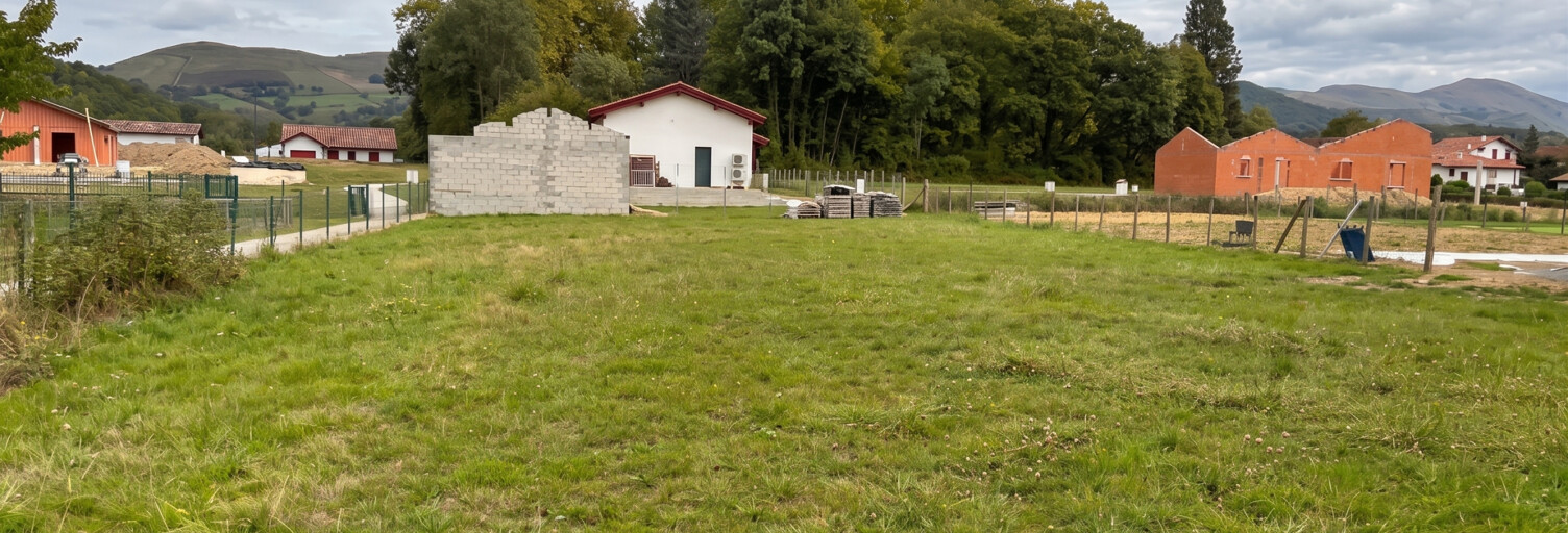 Terrain  1185 m² à vendre à Saint-Jean-le-Vieux (64220)