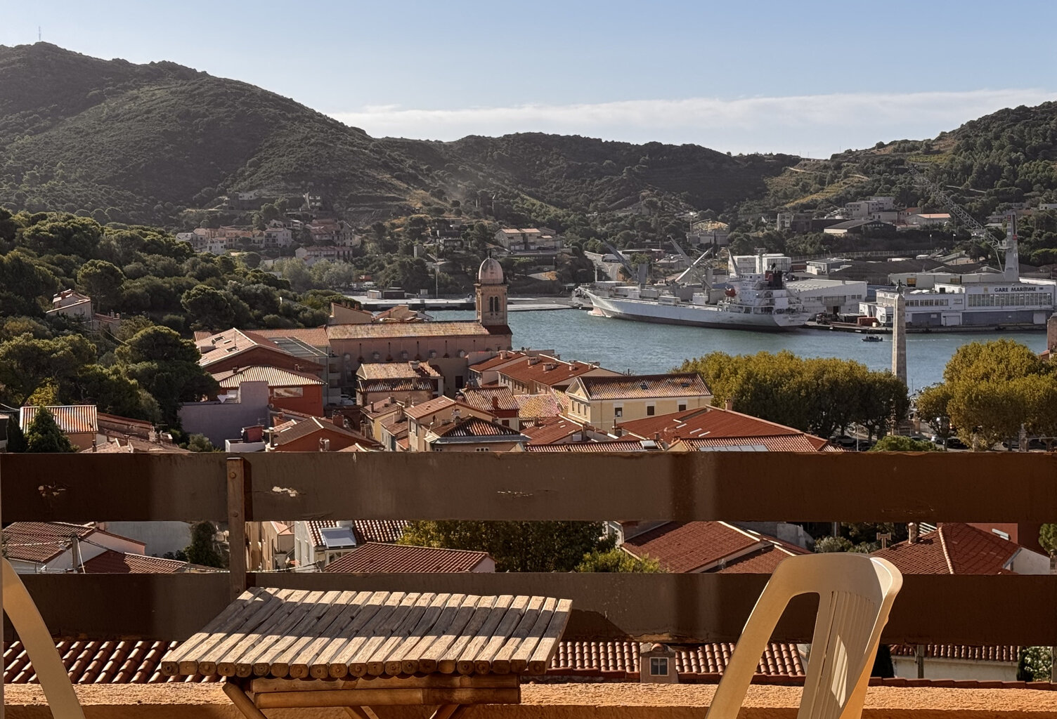 PORT-VENDRES T2 AVEC TERRASSE ET VUE IMPRENABLE SUR LE PORT — photo 1