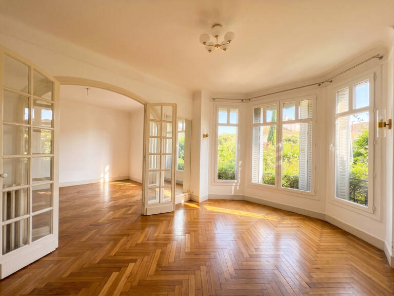 CANNES -CHARME ET AUTHENTICITE POUR CET ELEGANT APPARTEMENT 2/3 PIECES DE 79M2 + CAVE DANS IMMEUBLE BOURGEOIS — photo 1