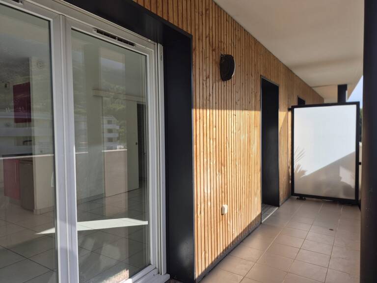 SEYSSINS Pré Nouvel F1 de 30 m² + terrasse de 9 m², garage po — photo 1