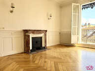 DERNIER ETAGE AVEC ASCENSEUR DANS IMMEUBLE HAUSSMANNIEN — photo 3