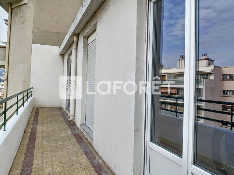 Appartement de type 3 de 59.40m² au 7eme étage double extérieur. — photo 1