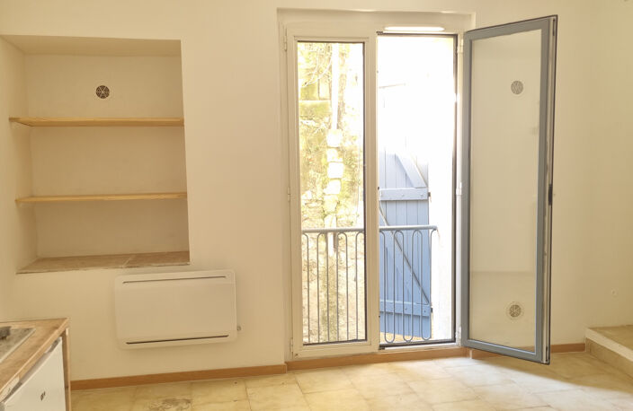 VENTE IMMEUBLE SOMMIERES - 3 LOGEMENTS ET UNE CAVE — photo 4