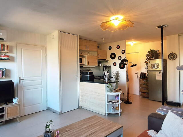 SORGUES - Appartement 2 pièces avec terrasse et place de parking — photo du bien