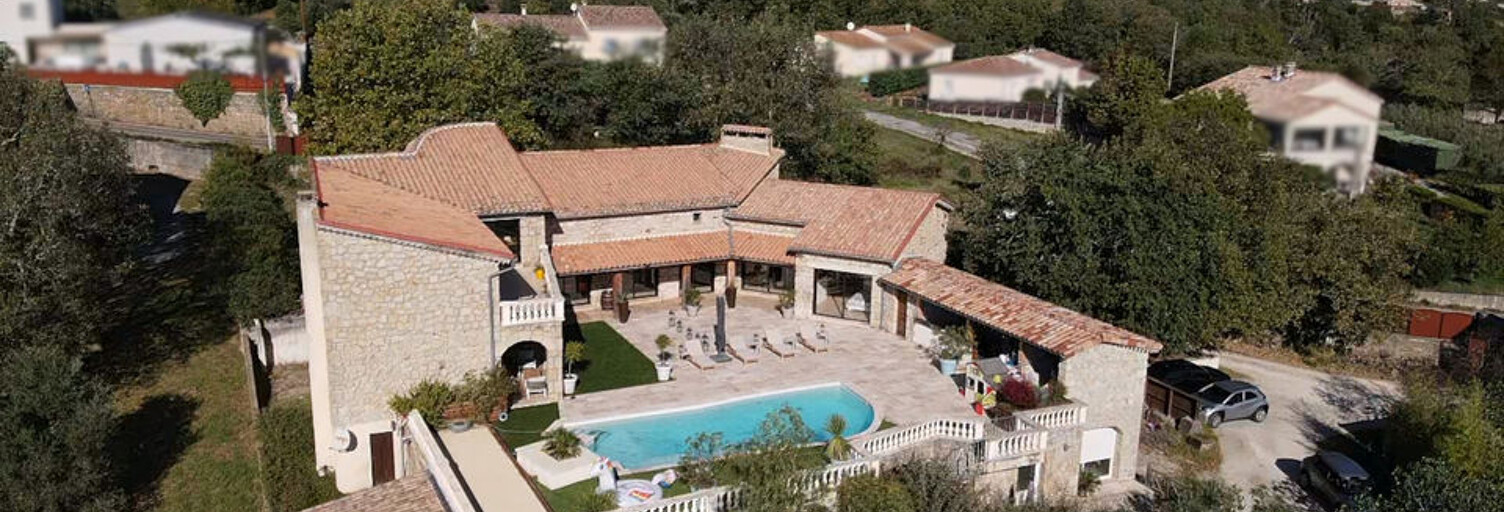 Maison 14 Pièces 432 m² à vendre à Saint-Étienne-de-Fontbellon (07200)