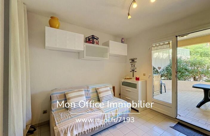 Référence : 7193-LES - STUDIO AVEC TERRASSE ET PARKING DANS RÉSIDENCE CALME AVEC PISCINE À CAVALAIRE SUR MER — photo 2