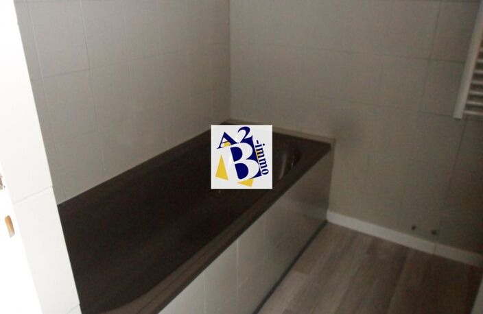 RUELLE SUR TOUVRE, immeuble de rapport, 3 lots — photo 4