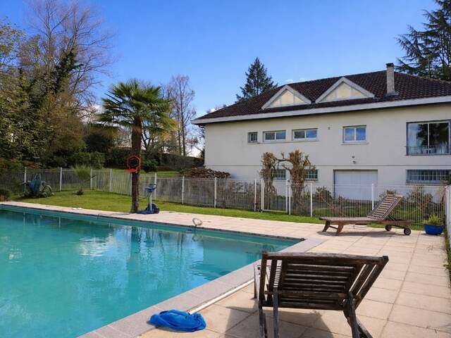 BELLE DEMEURE DE PLUS DE 300 M²  AVEC PISCINE DANS UN CADRE IDYLLIQUE  SUR ENVIRON 2 HECTARES — photo du bien
